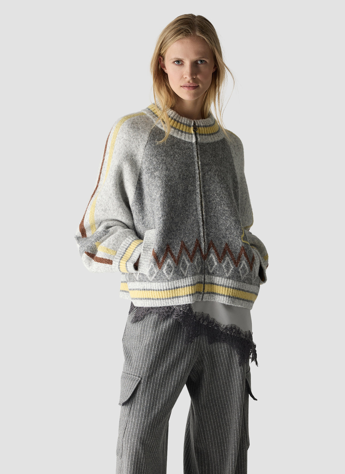 Strickpullover mit Stehkragen und Print von Lecomte