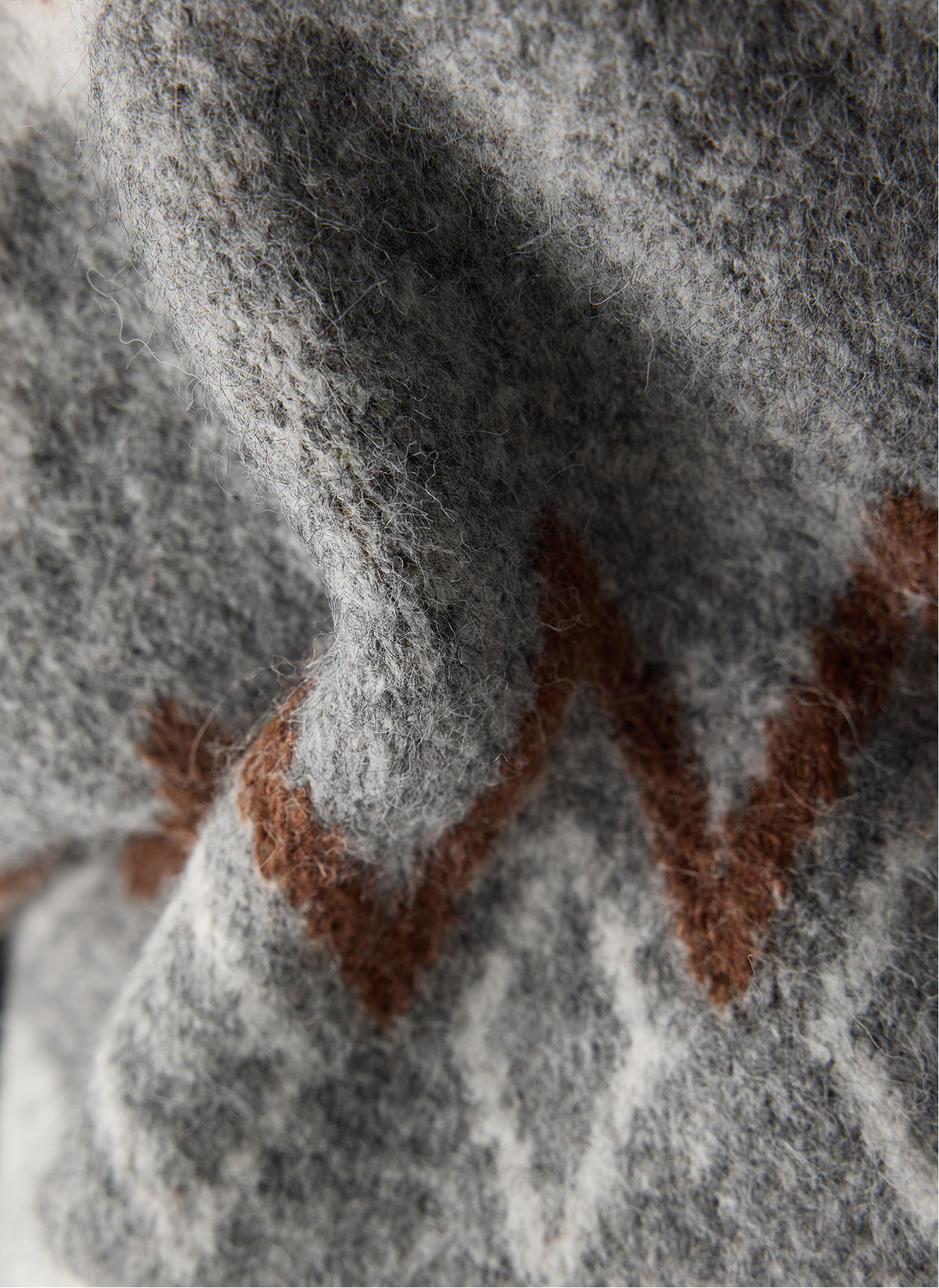 Strickpullover mit Stehkragen und Print von Lecomte