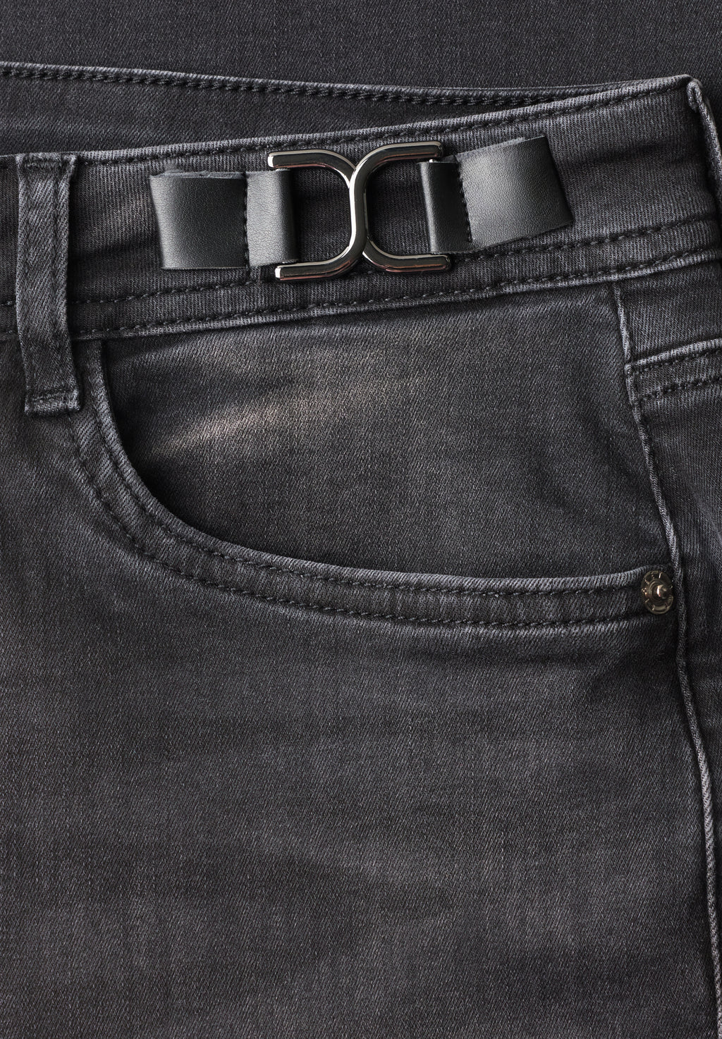 Mid Waist Wide Leg Jeans in schwarzer Waschung von Street One