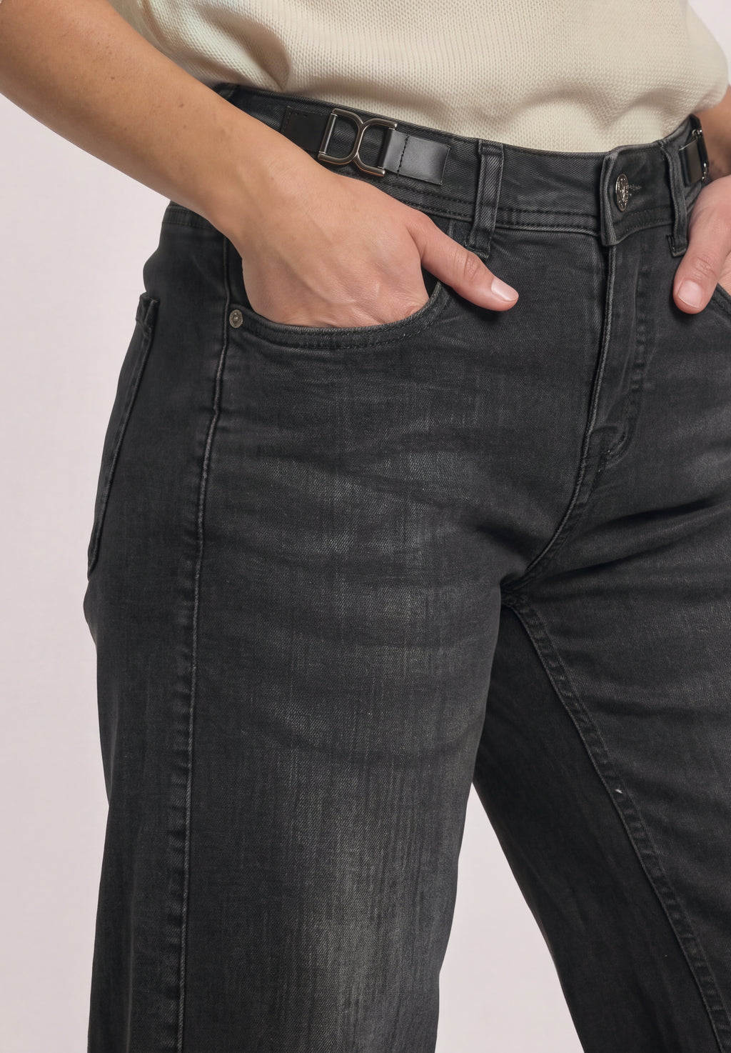 Mid Waist Wide Leg Jeans in schwarzer Waschung von Street One