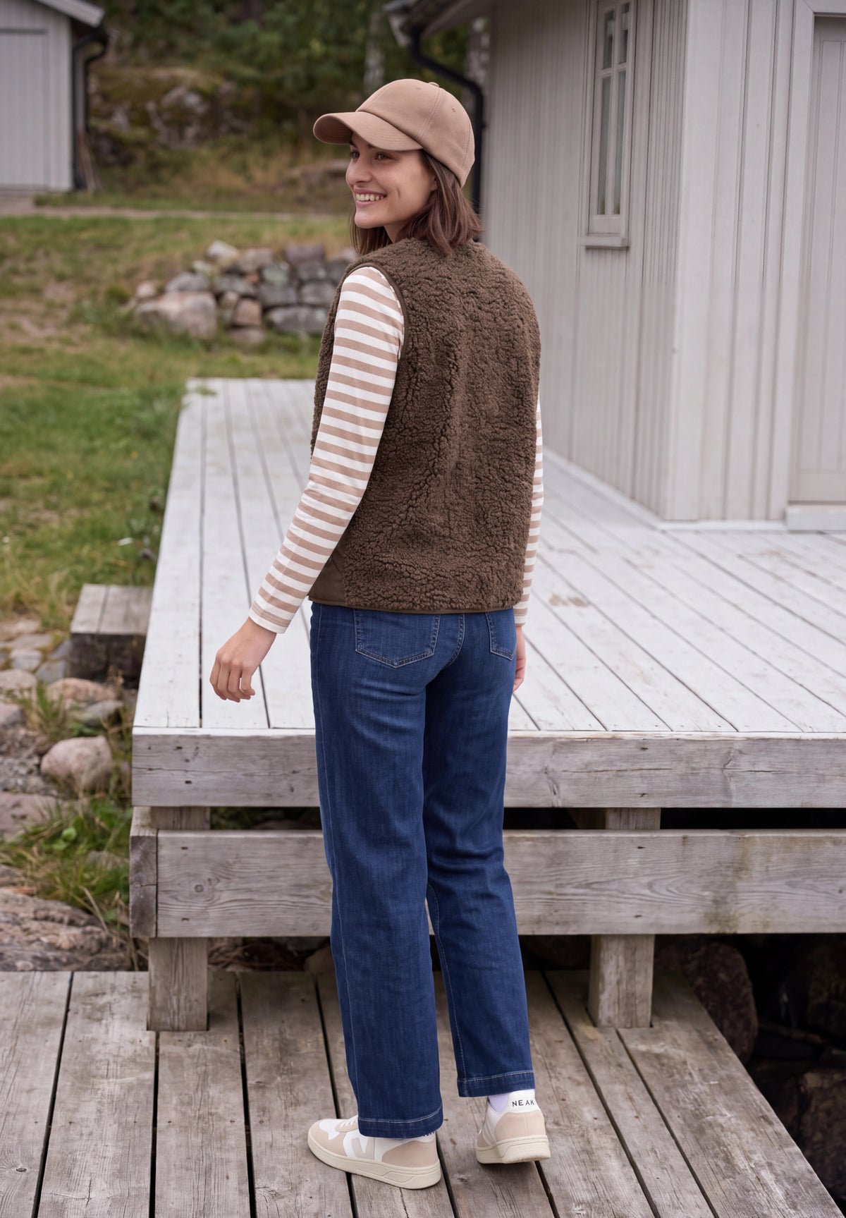 Teddy-Weste mit Softshelldetails in Braun von Cecil