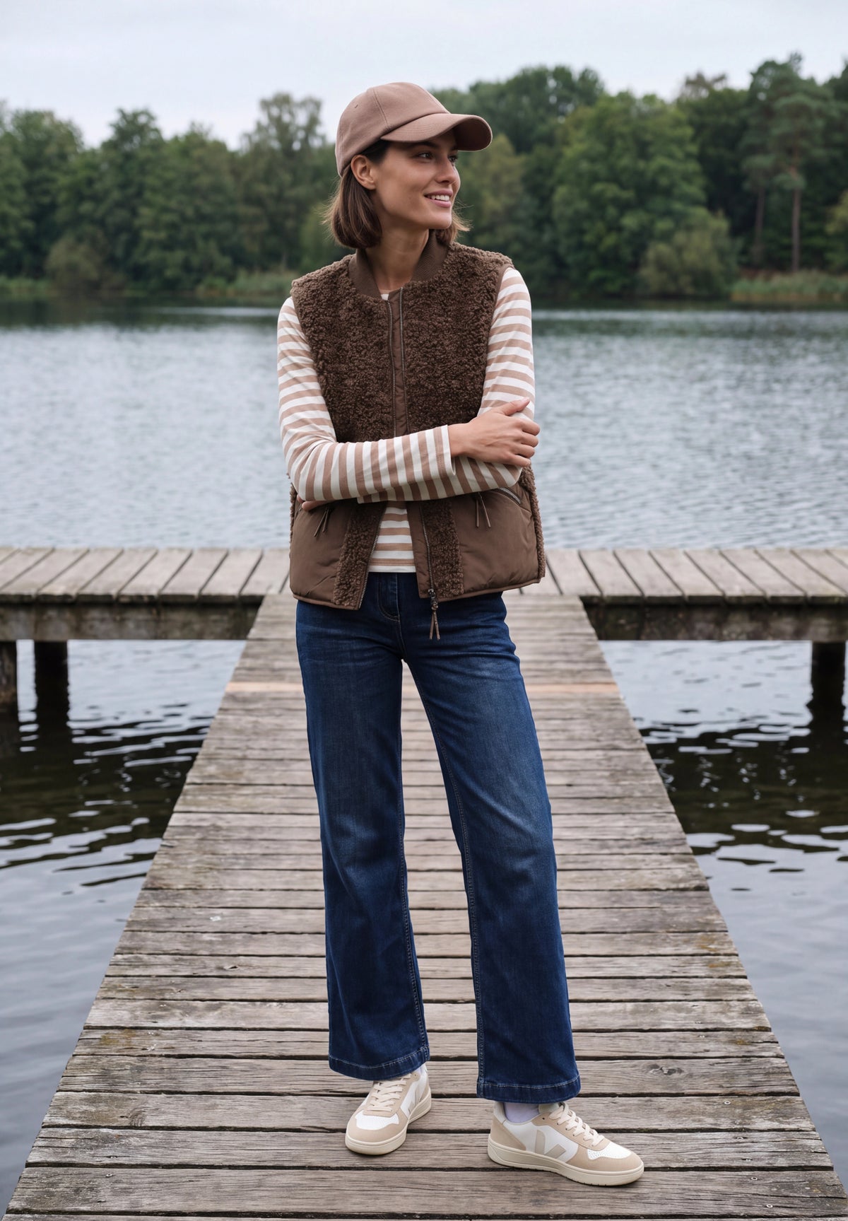 Teddy-Weste mit Softshelldetails in Braun von Cecil