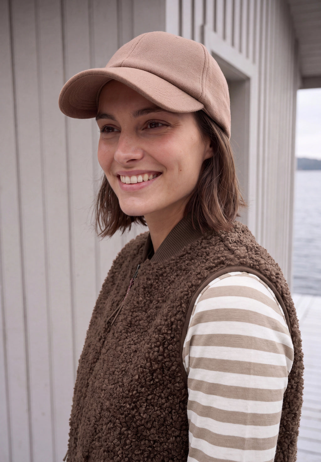 Teddy-Weste mit Softshelldetails in Braun von Cecil