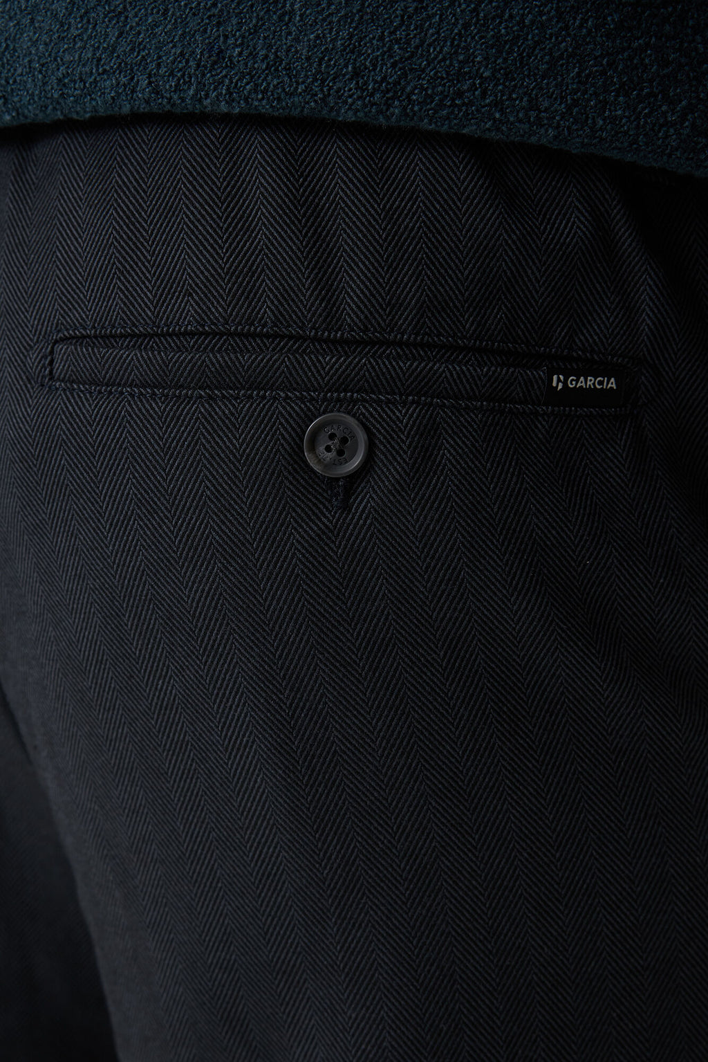 Stoffhose mit geradem Bein in Dunkelblau von Garcia