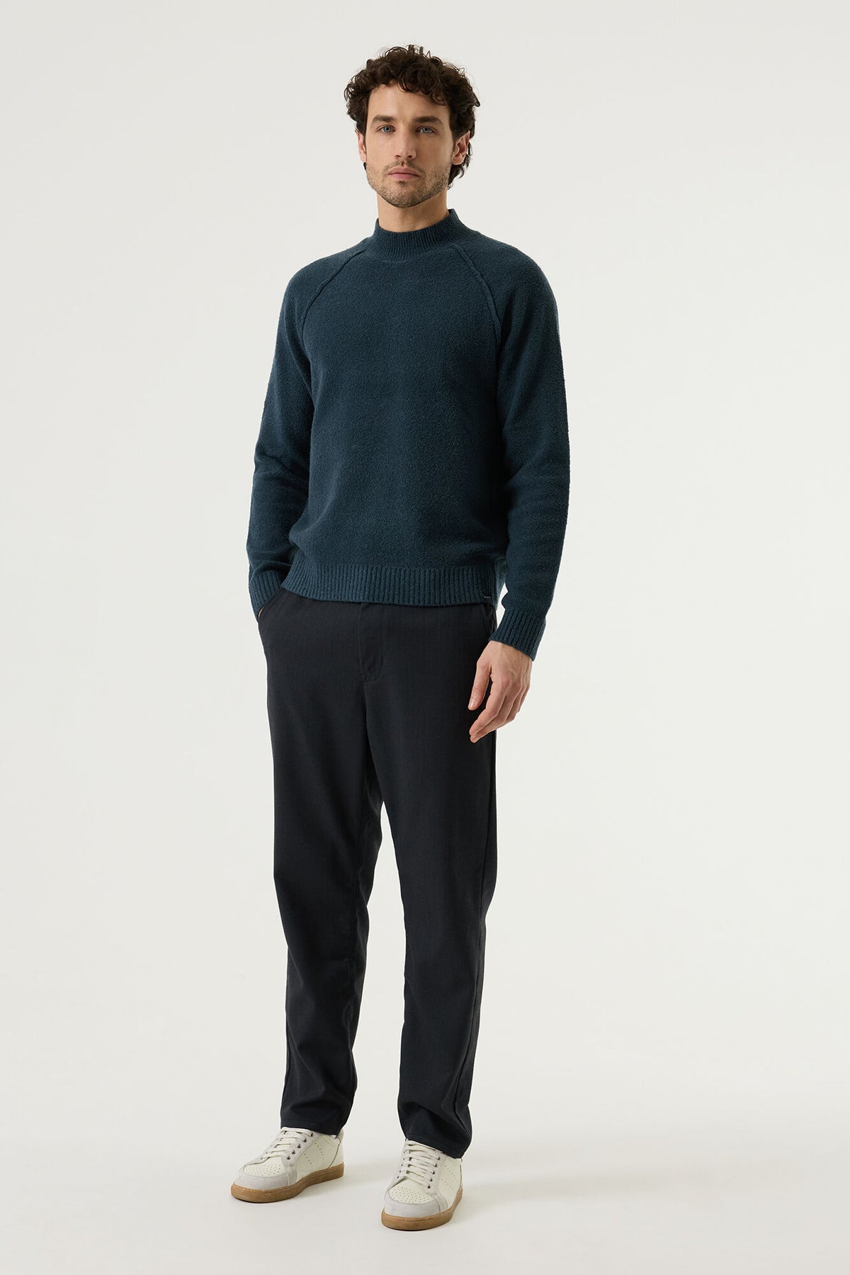 Stoffhose mit geradem Bein in Dunkelblau von Garcia