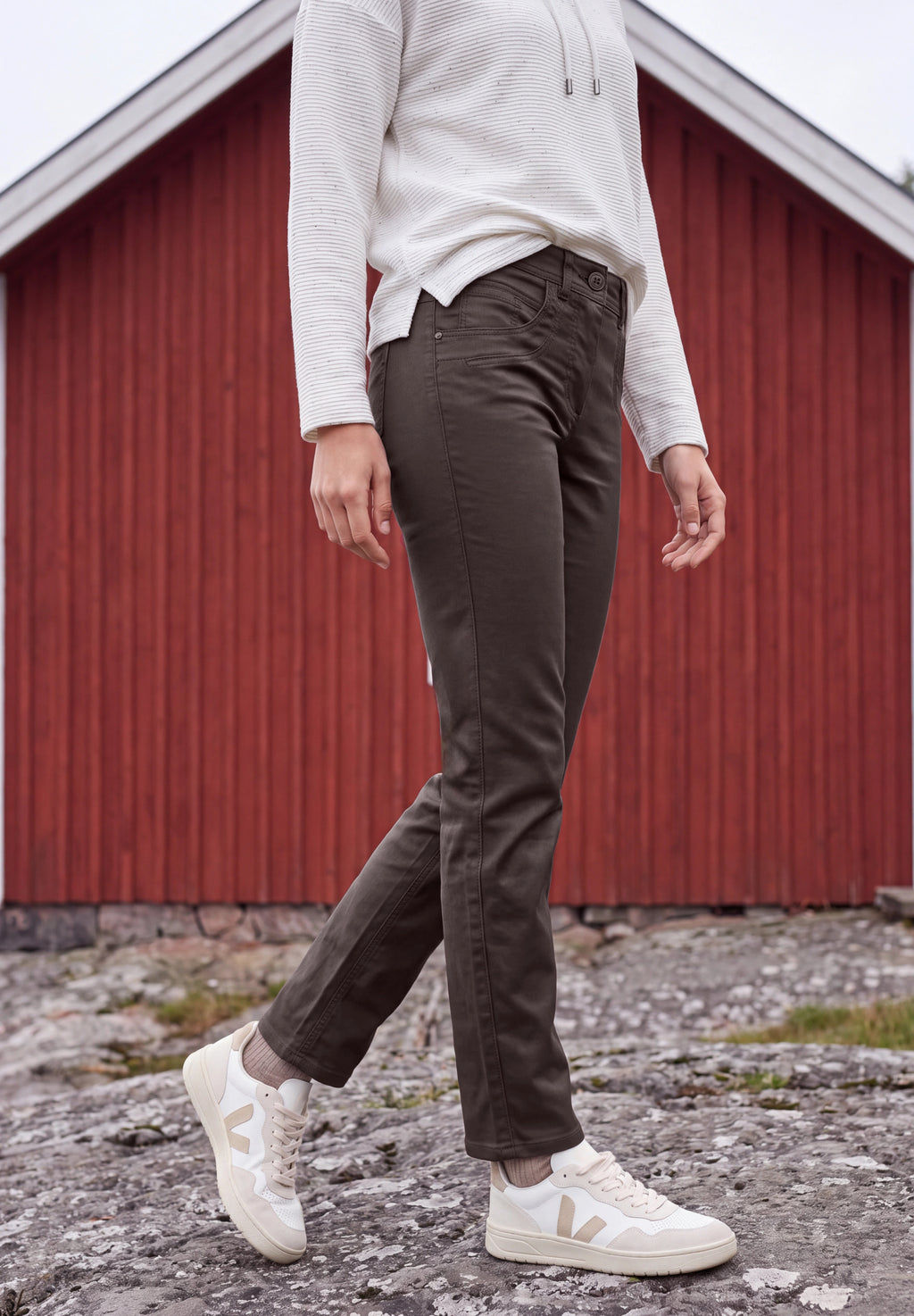 Beschichtete Hose im Slim Fit von Cecil