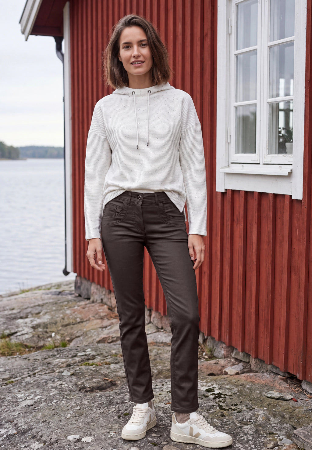 Beschichtete Hose im Slim Fit von Cecil