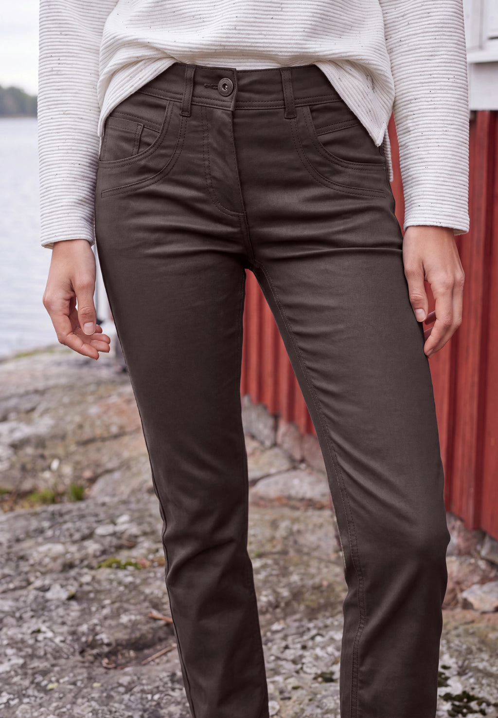 Beschichtete Hose im Slim Fit von Cecil