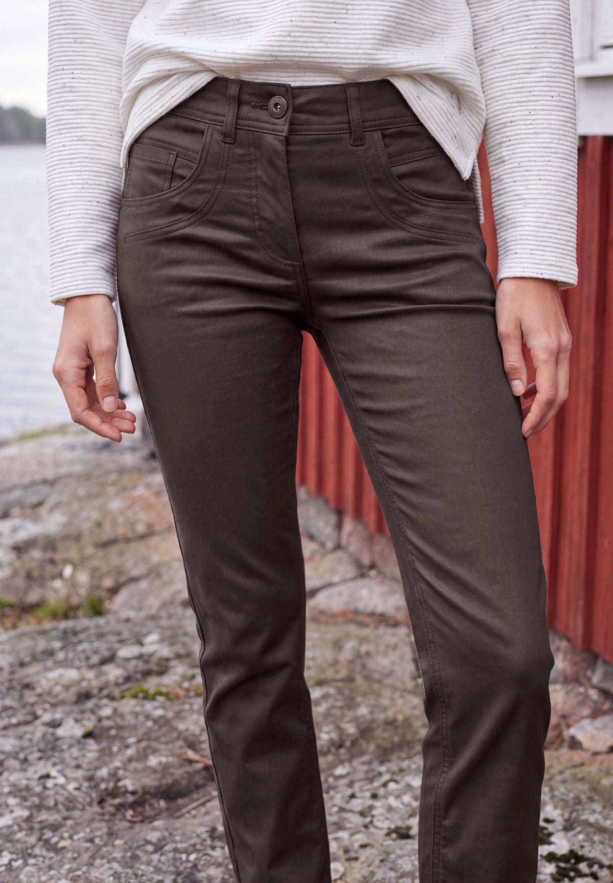 Beschichtete Hose im Slim Fit von Cecil