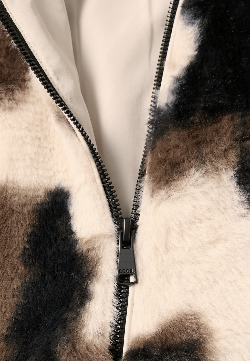 Fake Fur Blouson mit Kuhmuster von Cecil