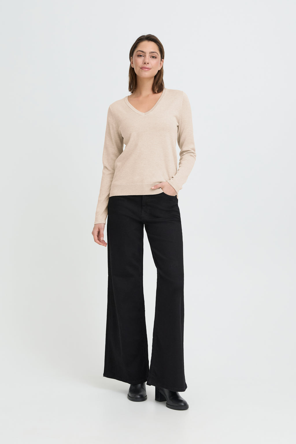 Feinstrick-Pullover mit V-Ausschnitt von ICHI