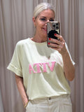 T-Shirt Vita mit 3D-Schriftprint in Gelb von Houy Mode